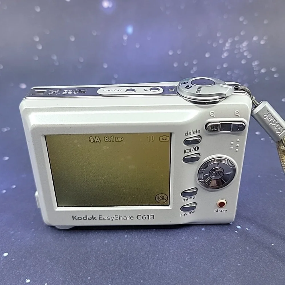 Kodak EasyShare C613 White Silver‎ Digital Camera 3X Zoom 6.2MP TESTED W/ ISSUES